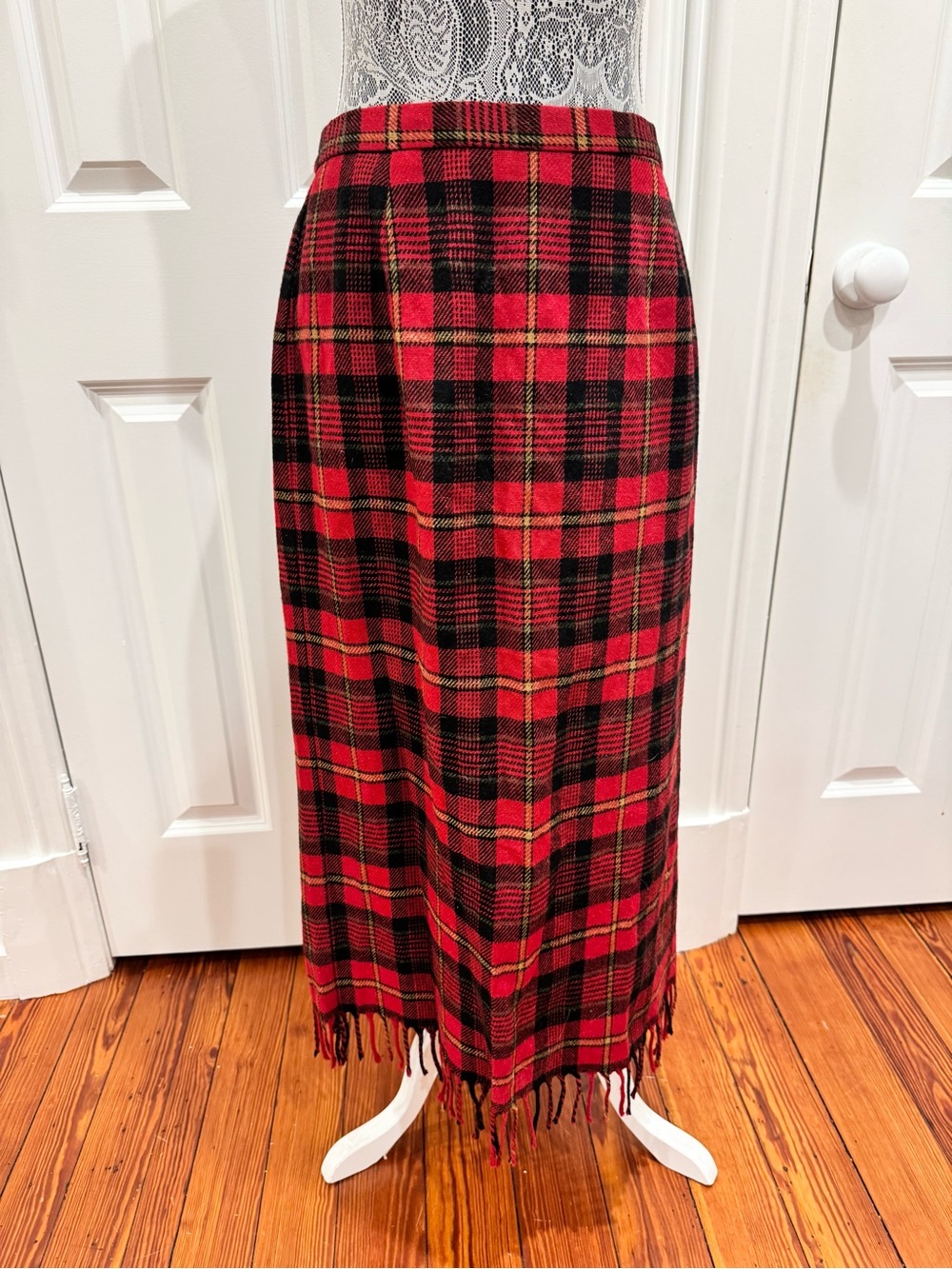 Wool Blend Red and Black Tartan Plaid Fringe Maxi Skirt Sz. 12 Vintage Academia